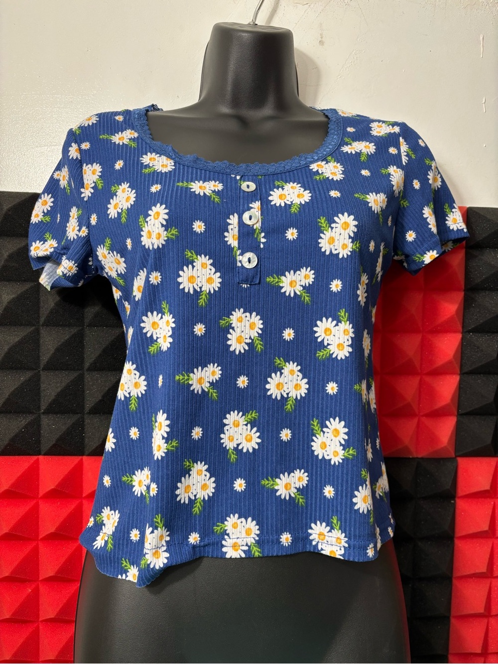 Bundle of woman’s size Large crop tops